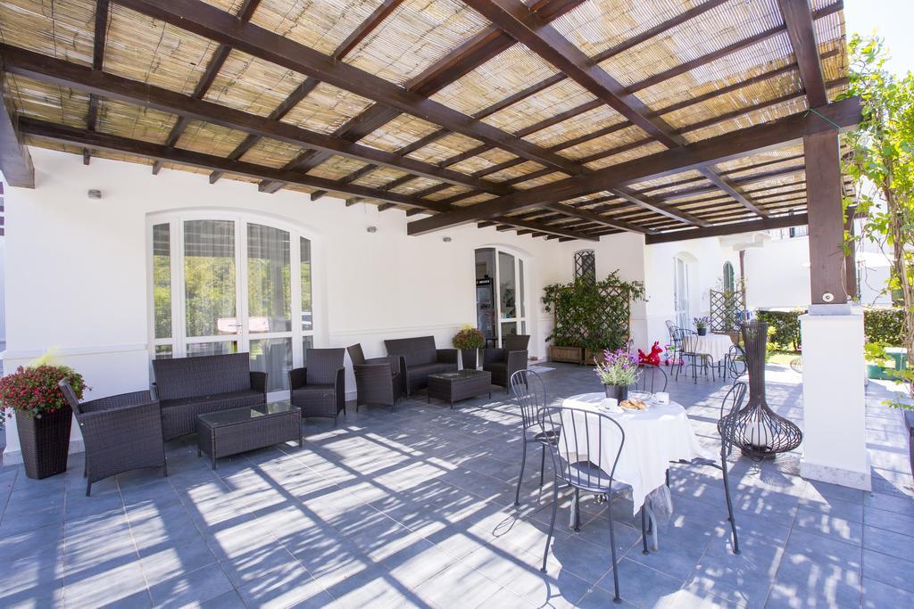 Residence Casa Bianca Марина-ди-Масса Экстерьер фото
