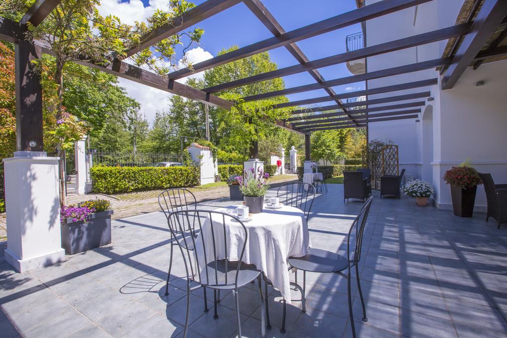 Residence Casa Bianca Марина-ди-Масса Экстерьер фото