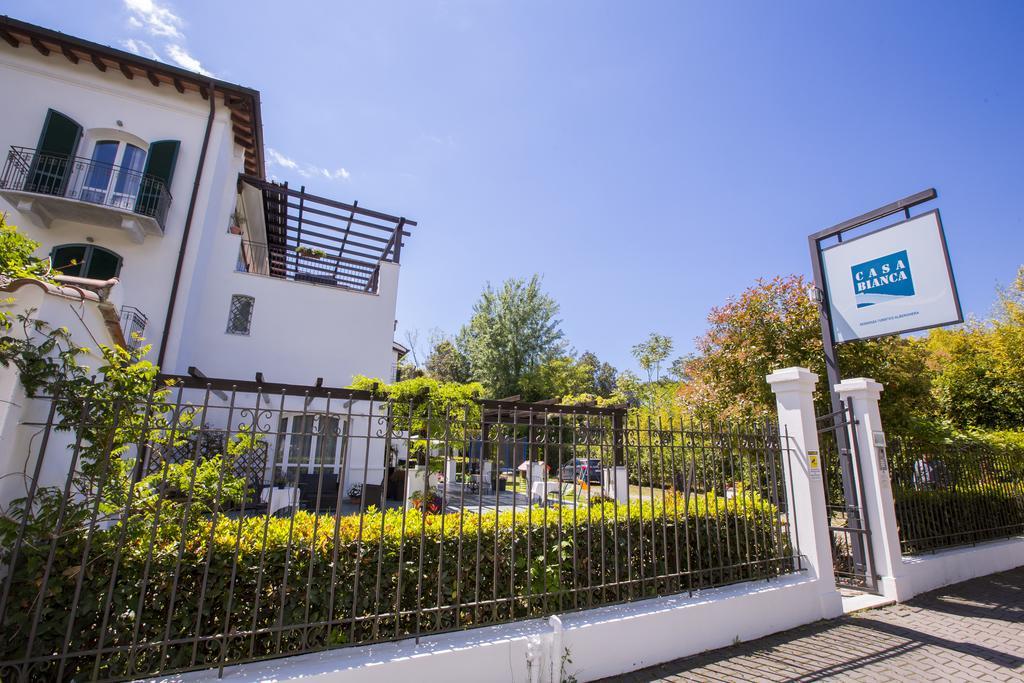 Residence Casa Bianca Марина-ди-Масса Экстерьер фото